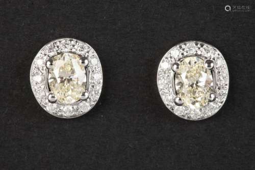 pair of earrings in white gold (18 carat) with 1,20 carat of...