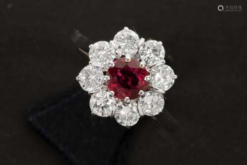 ring in white gold (18 carat) with a 0,91 carat Siamese ruby...