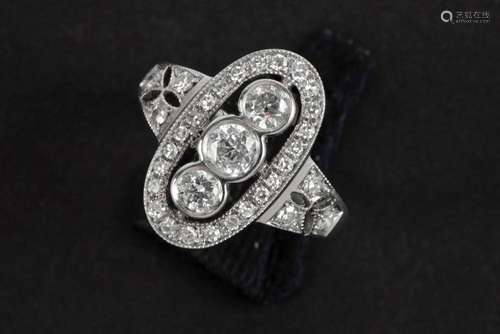 late Art Deco ring in grey gold (18 carat) with ca 1 carat o...