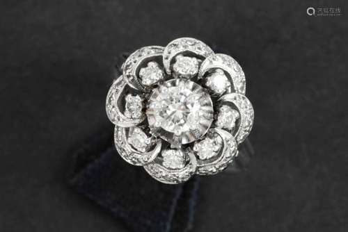 ring in white gold (18 carat) with ca 0,80 carat of high qua...