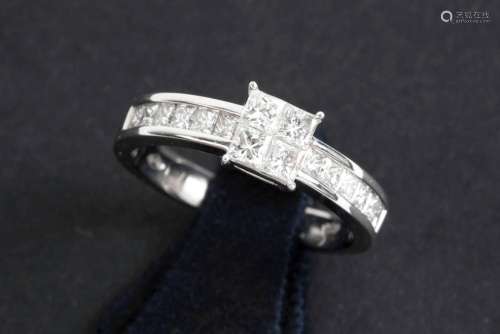 ring in white gold (18 carat) with at least 0,90 carat of hi...