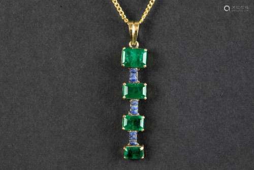 pendant in yellow gold (18 carat) with 4 emeralds and lapis ...