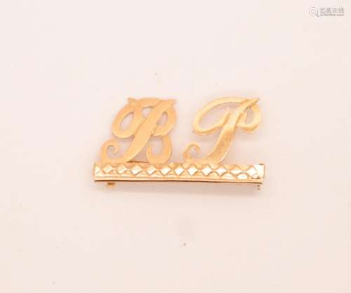 BROCHE AUX INITIALES "BP" EN OR JAUNE<br />
L : 26...