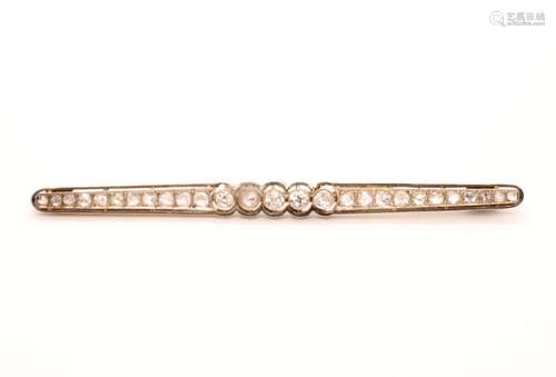 LONGUE BROCHE "ANNÉES FOLLES AUX DIAMANTS<br />
Cinq di...