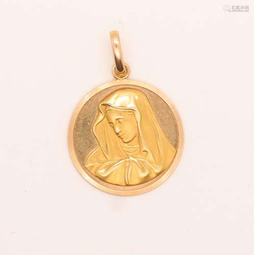 MÉDAILLE DE LA VIERGE EN OR JAUNE<br />
Diam : 22 mm<br />
P...