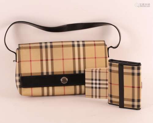 SAC BURBERRY AVEC PORTE MONNAIE ASSORTI<br />
Est joint un p...