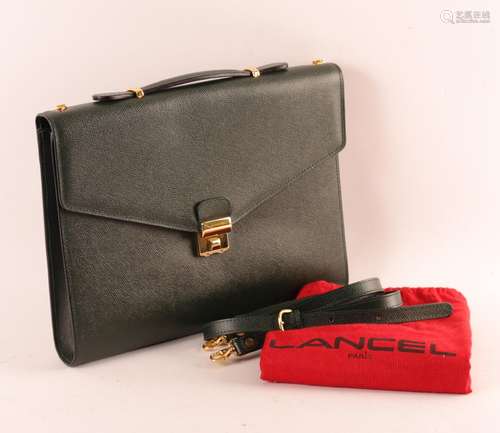 PORTE DOCUMENT LANCEL EN CUIR VERT <br />
Housse de protecti...