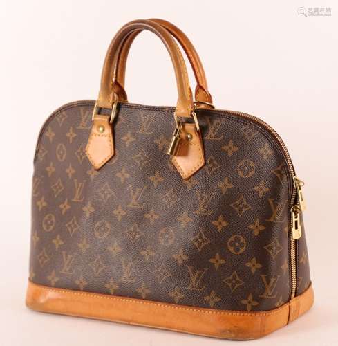 SAC À MAIN LOUIS VUITTON "ALMA", 31 cm<br />
Toile...