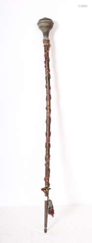 CANNE DE TAMBOUR-MAJOR<br />
Hampe en bois enlacée d'un cord...