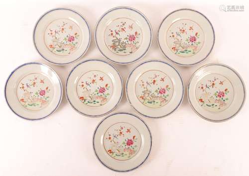 SUITE DE HUIT ASSIETTES EN PORCELAINE DE LA COMPAGNIE DES IN...