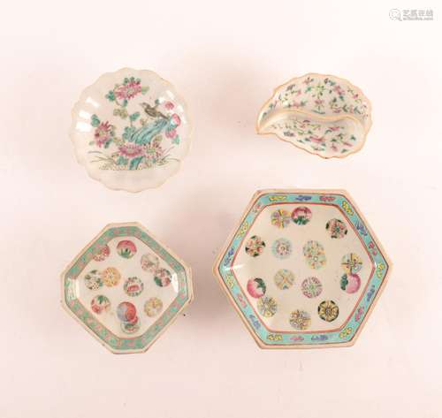 ENSEMBLE DE 4 COUPES EN PORCELAINE DE CHINE<br />
Hexagonale...