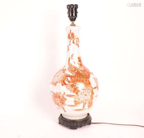 VASE JAPONAIS EN CÉRAMIQUE ROUGE/BLANC MONTÉ EN LAMPE<br />
...