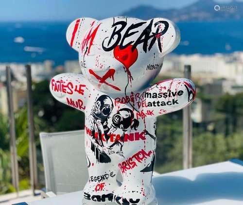 SCULPTURE "I AM A BEAR, QUI EST BANKSY ?" de JAYET...