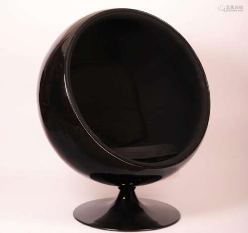 FAUTEUIL "BALL CHAIR" NOIR d'après Eero ARNIO (né ...