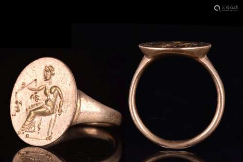 GREEK GOLD SEAL RING WITH SEATED GODDESS