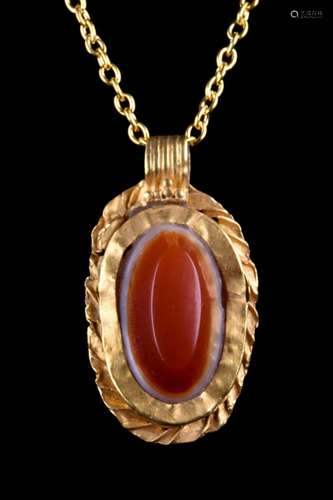 ROMAN GOLD AND CARNELIAN PENDANT