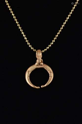 ANCIENT ROMAN GOLD LUNAR PENDANT