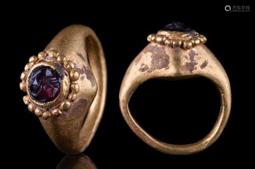 BYZANTINE GOLD RING WITH GARNET INTAGLIO