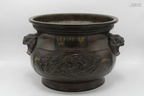JAPON, vers 1900<br />
Vasque sur piédouche en bronze de pat...