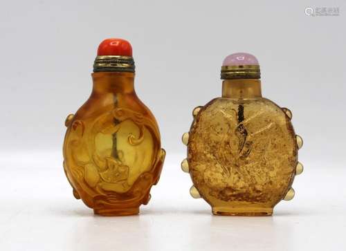 CHINE, XXe siècle<br />
Deux flacons-tabatières en verre à l...