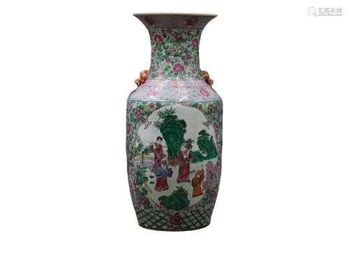 CHINE, fin XIXe siècle,<br />
Vase balustre en porcelaine et...