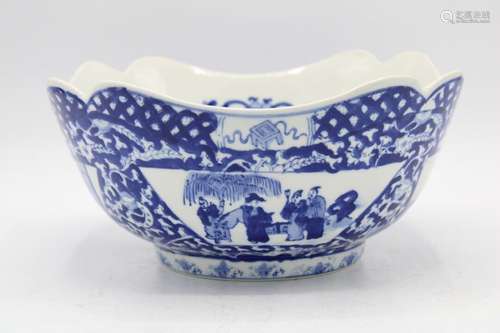 CHINE. Plat en porcelaine bleu blanc.<br />
Dimensions : 24 ...