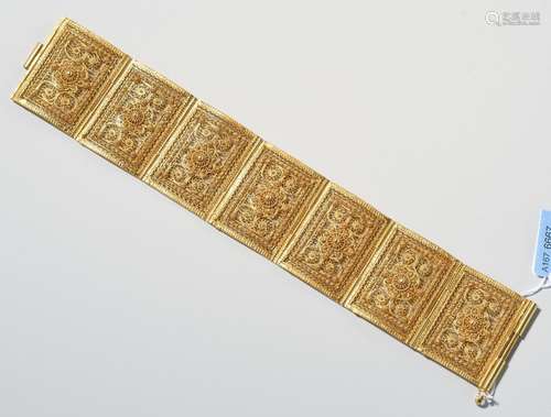 Gold-Bracelet