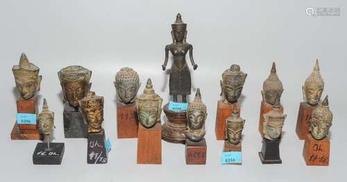 Lot: 14 Bronzefiguren