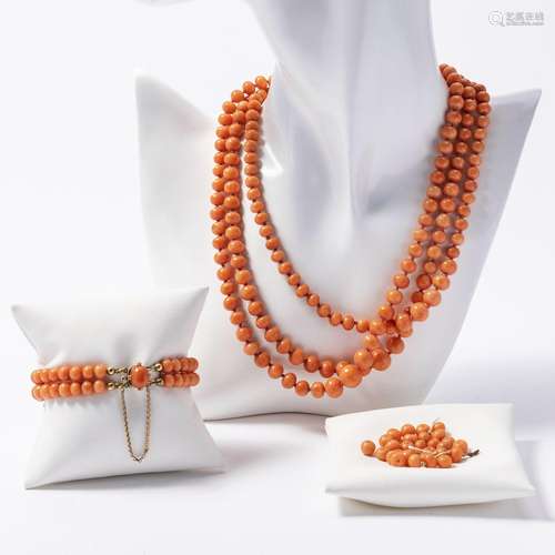 An angelskin coral necklace and bracelet