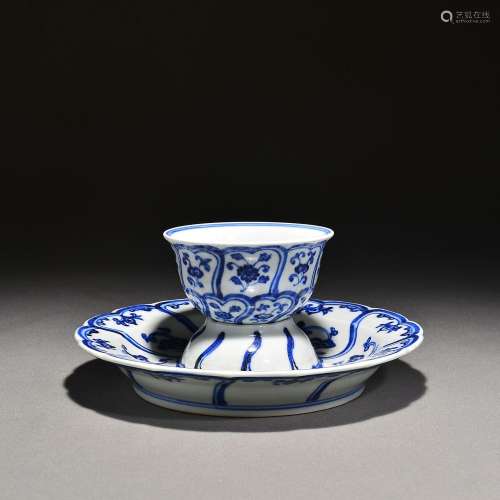 A set of blue and white Ganoderma lucidum pattern teacup sau...