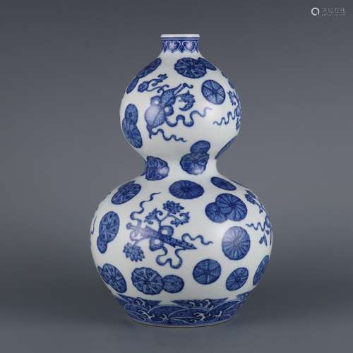 Blue and white ball gourd bottle with dark eight immortals p...