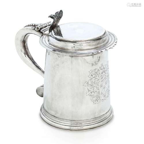 Tankard. Argento fuso, sbalzato e cesellato. Marchi della ci...