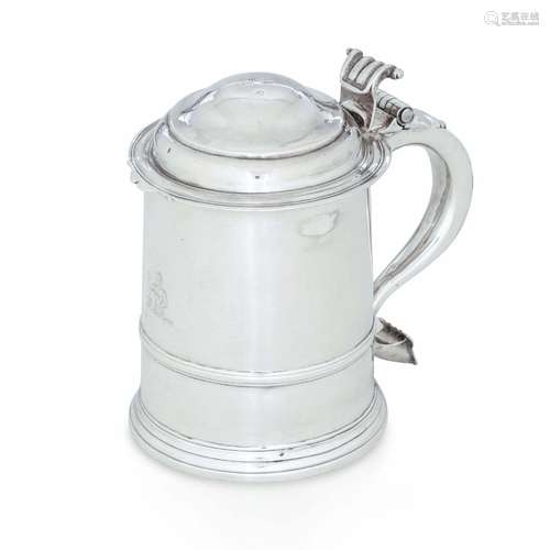 Tankard. Argento fuso, sbalzato e cesellato. Londra 1713. Ma...