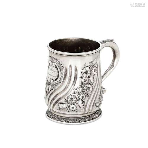 Mug. Argento fuso e cesellato (sbalzato in epoca successiva)...