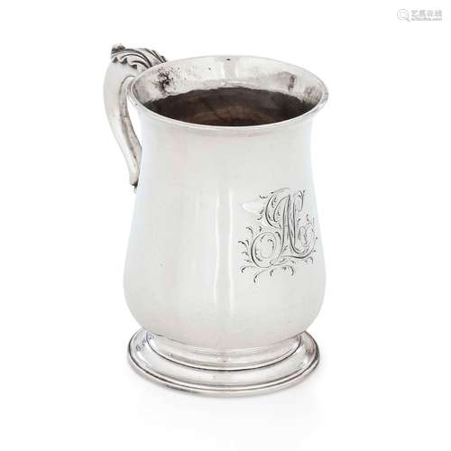 Mug. Argento fuso, sbalzato e cesellato. Londra 1775, Argent...