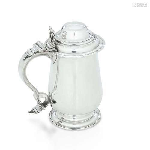 Tankard. Argento fuso e sbalzato. Londra 1785. Marchio dell’...