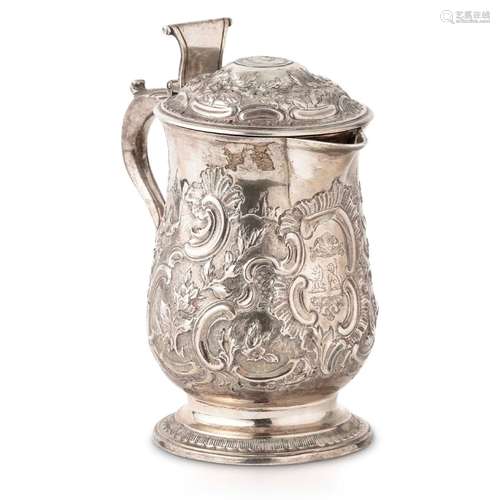 Mug. Argento fuso, sbalzato e cesellato. Londra 1784. Argent...