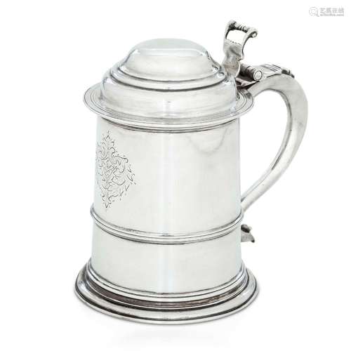 Tankard. Argento fuso, sbalzato e cesellato. Londra 1799. Ar...