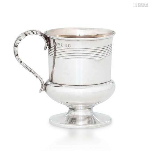 Mug. Argento fuso, sbalzato e cesellato. Londra 1815. Argent...