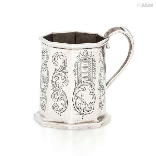 Mug. Argento fuso, sbalzato e cesellato. Londra 1852. Argent...