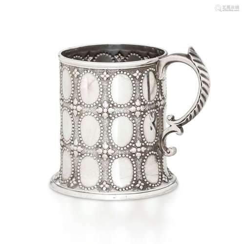 Mug. Argento fuso, sbalzato e cesellato. Londra 1875. Argent...