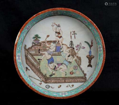 A POLYCHROME ENAMELED PORCELAIN CIRCULAR TRAY