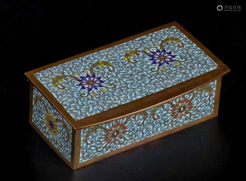 A FINE CLOISONNÉ<br />
ENAMELED METAL THREE-CASE BOX AND COV...