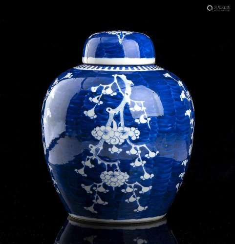 A ‘BLUE AND WHITE’ PORCELAIN GINGER JAR AND COVER