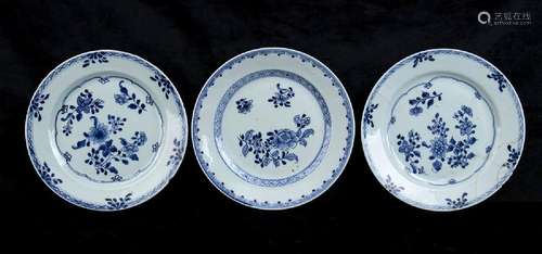 THREE ‘BLUE AND WHITE’ PORCELAIN DISHES