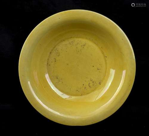 A YELLOW GLAZED PORCELAIN DISH