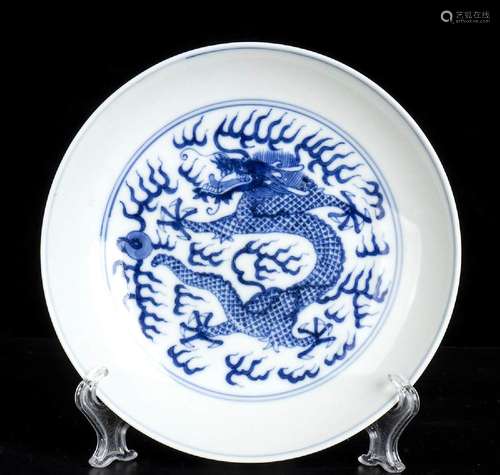 A ‘BLUE AND WHITE' PORCELAIN ‘DRAGON’ DISH