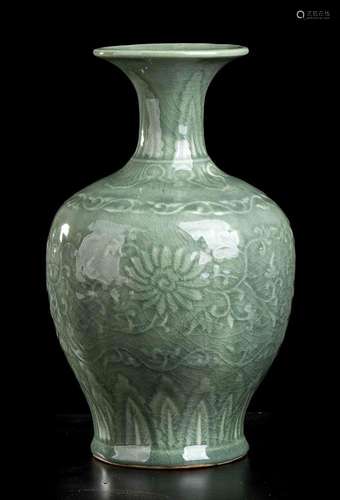 A CÉLADON<br />
 GLAZED PORCELAIN BALUSTER VASE