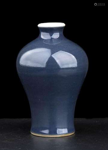 A BLUE GLAZED PORCELAIN SMALL MEIPING VASE