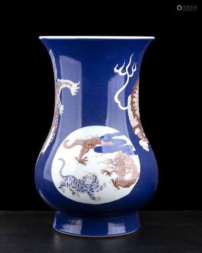 AN UNDERGLAZE BLUE AND RED PORCELAIN BALUSTER HU VASE